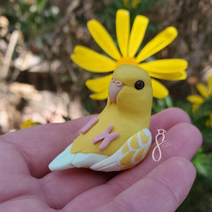 Playful Lutino Linnie Figurine