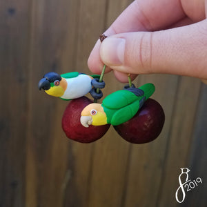 Hanging Caique Pendant